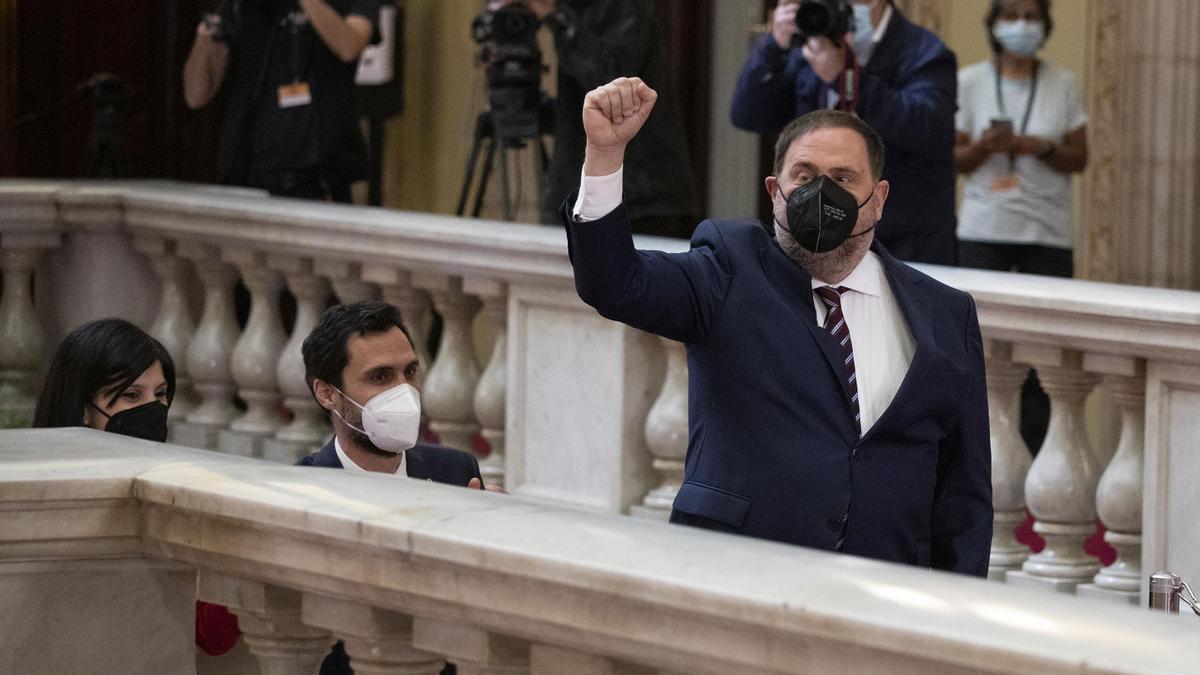 BARCELONA 21/05/2021  Política.  Pleno de investidura de Pere Aragones como nuevo president de la Generalitat En la foto Oriol Junqueras llega al Parlament Foto Ferran Nadeu