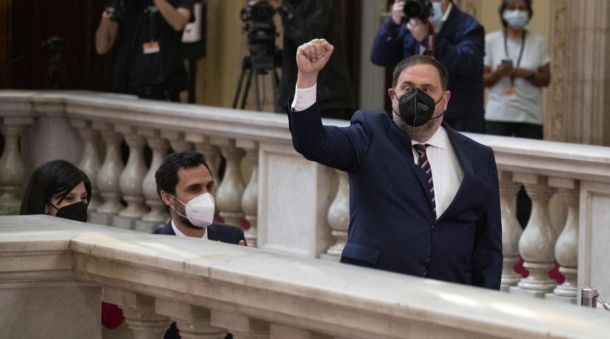 BARCELONA 21/05/2021  Política.  Pleno de investidura de Pere Aragones como nuevo president de la Generalitat En la foto Oriol Junqueras llega al Parlament Foto Ferran Nadeu