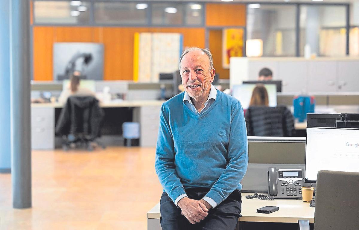 El exdirector de Diario de Ibiza en la redacción del periódico hace unos días.