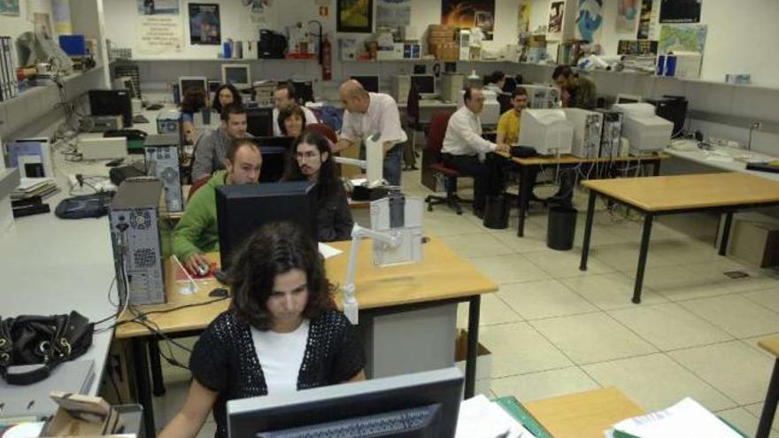 Un grupo de alumnos en un aula de la facultad de Informática de A Coruña. / fran martínez