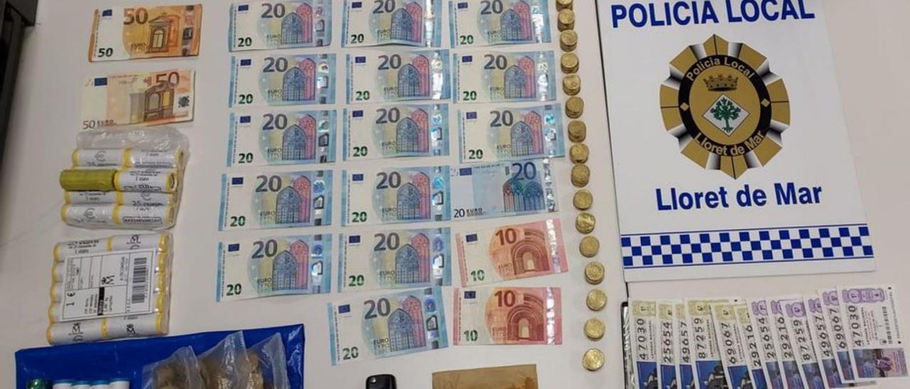 Els diners i números de loteria intervinguts als detinguts