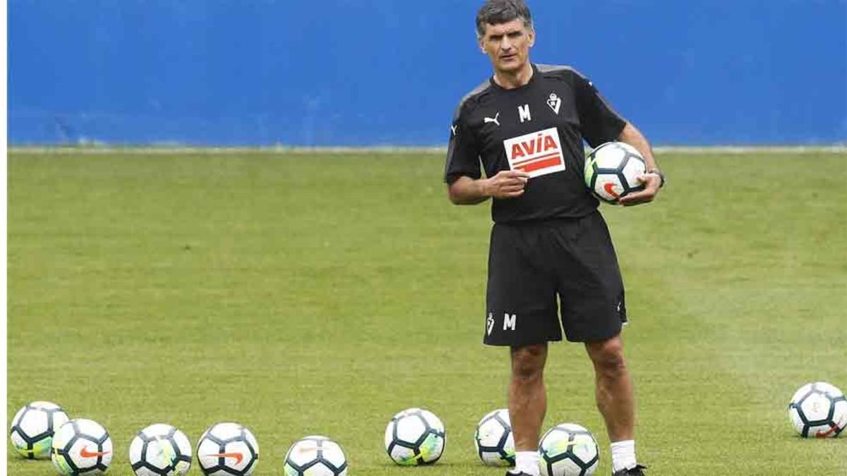 Mendilibar, durante un entrenamiento del Eibar