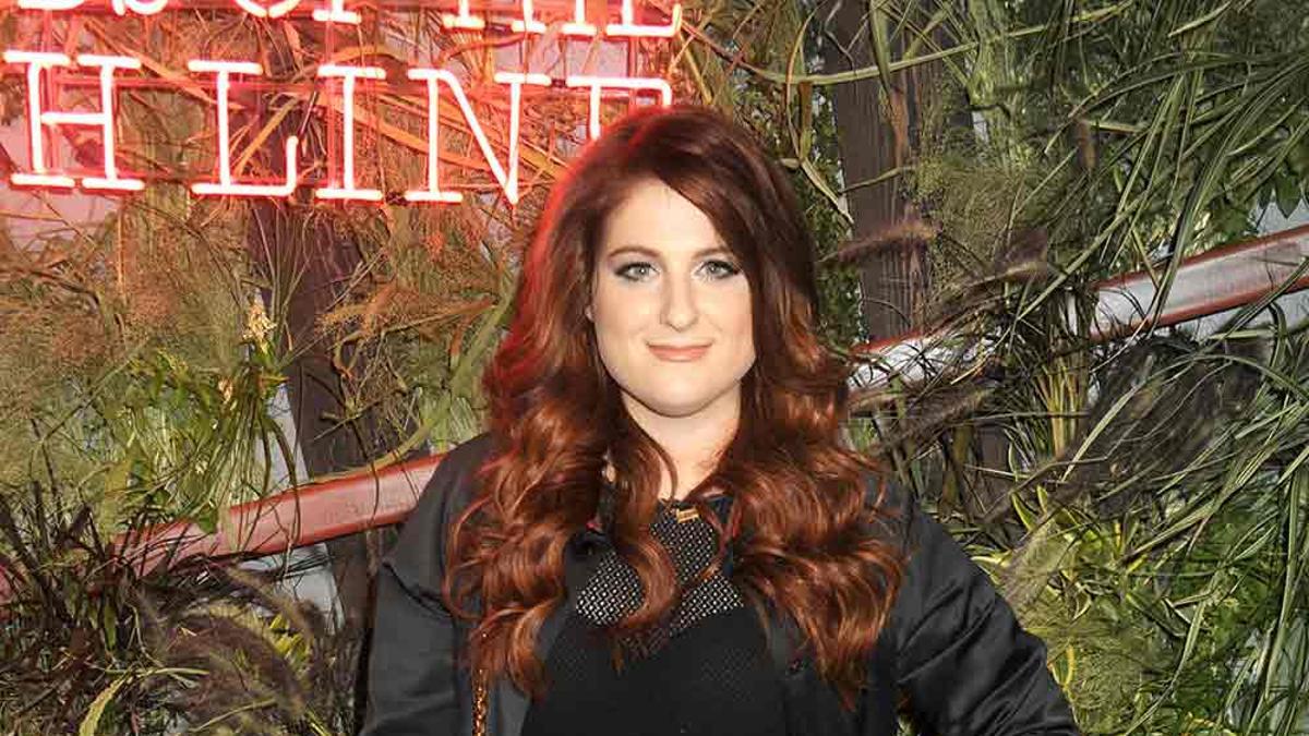 Meghan Trainor durante una fiesta