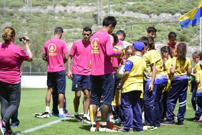 Entrenamiento de la UD Las Palmas en Barranco ...