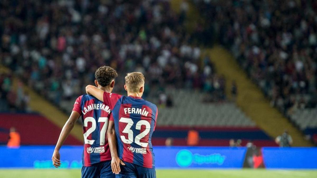 Lamine Yamal y Fermín tras festejar el autogol de Sergio Ramos en el Barça-Sevilla de Montjuïc.