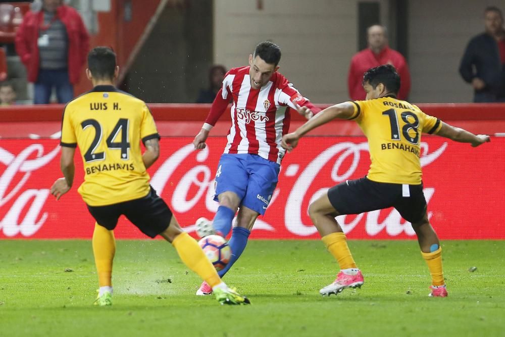 El partido entre el Sporting y el Málaga, en imágenes