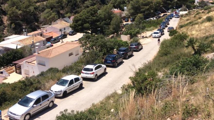 Las calas de la Granadella y la Barraca de Xàbia, ya hasta los topes de coches