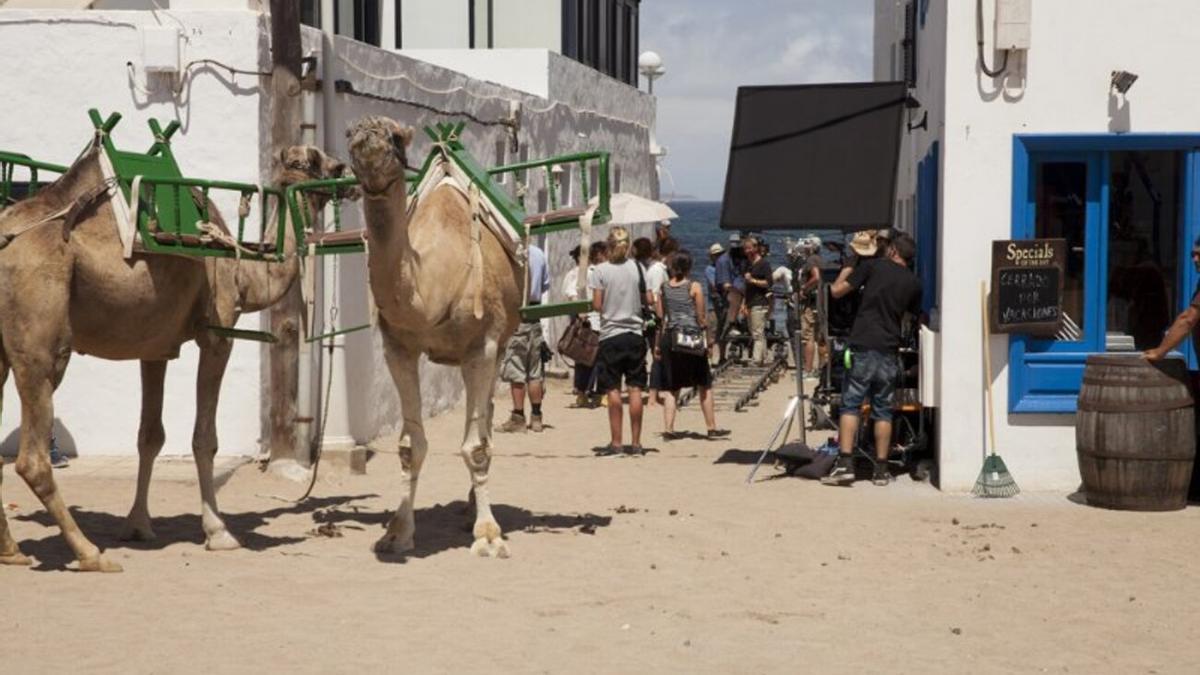 Un momento del rodaje de 'Un verano en Lanzarote' en Caleta de Famara.