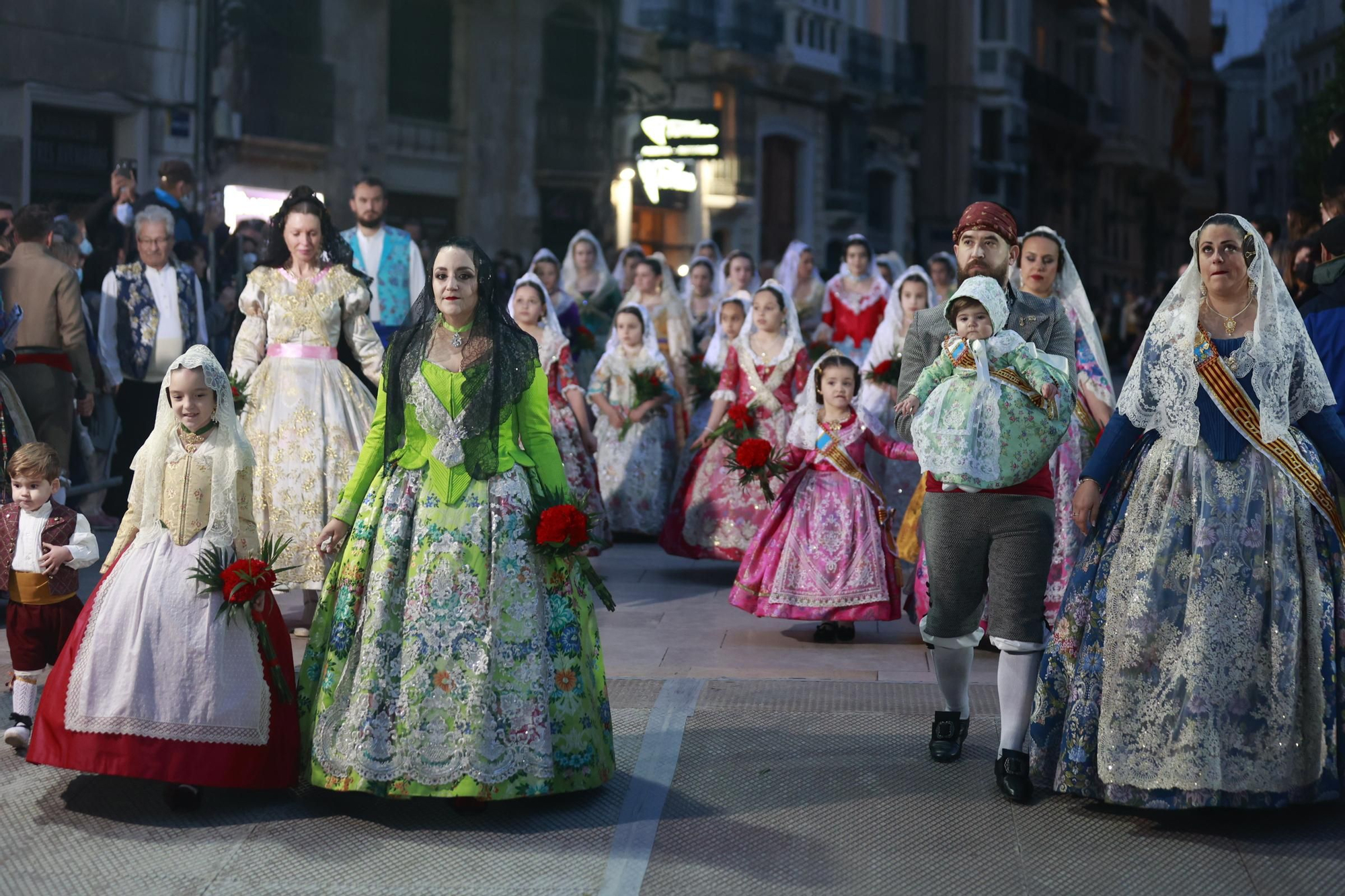 Búscate en el segundo día de ofrenda por la calle Quart (entre las 19:00 a las 20:00 horas)