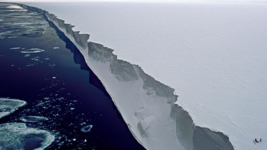 La mayor plataforma helada de la Antártida, más grande que España, se tambalea una vez al día