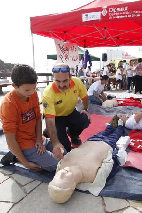 Aprendre com fer la reanimació cardio-pulmonar (RCP) a la platja de Blanes