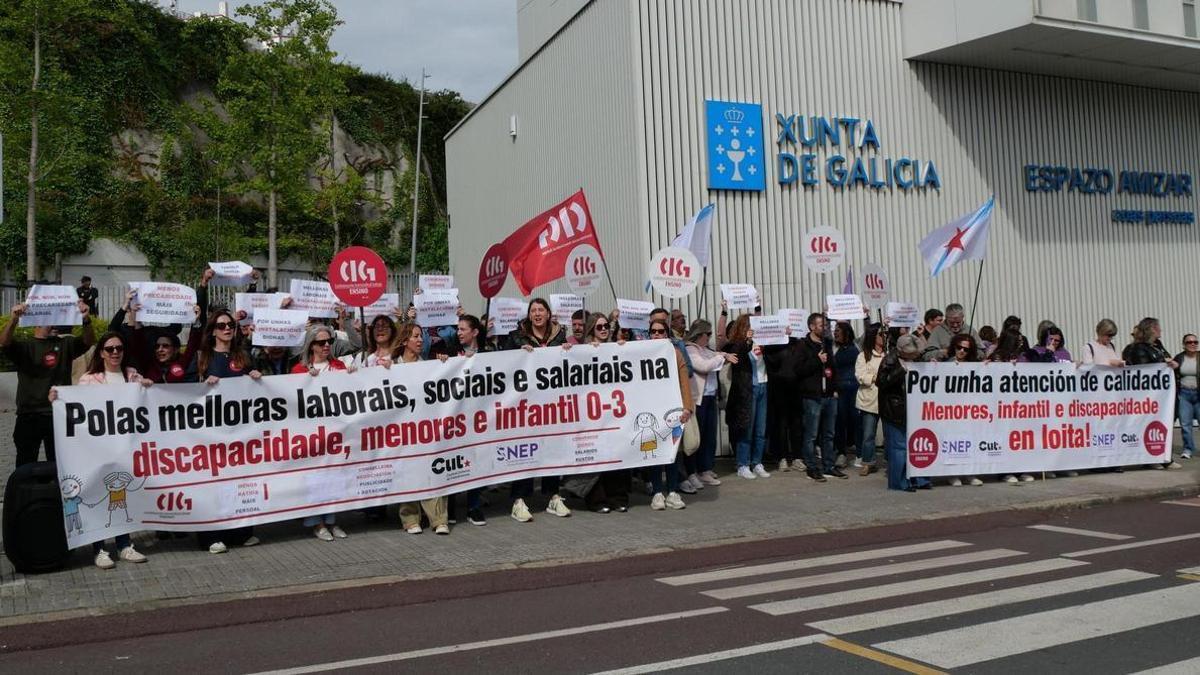 Protesta ante el Espazo Amizar
