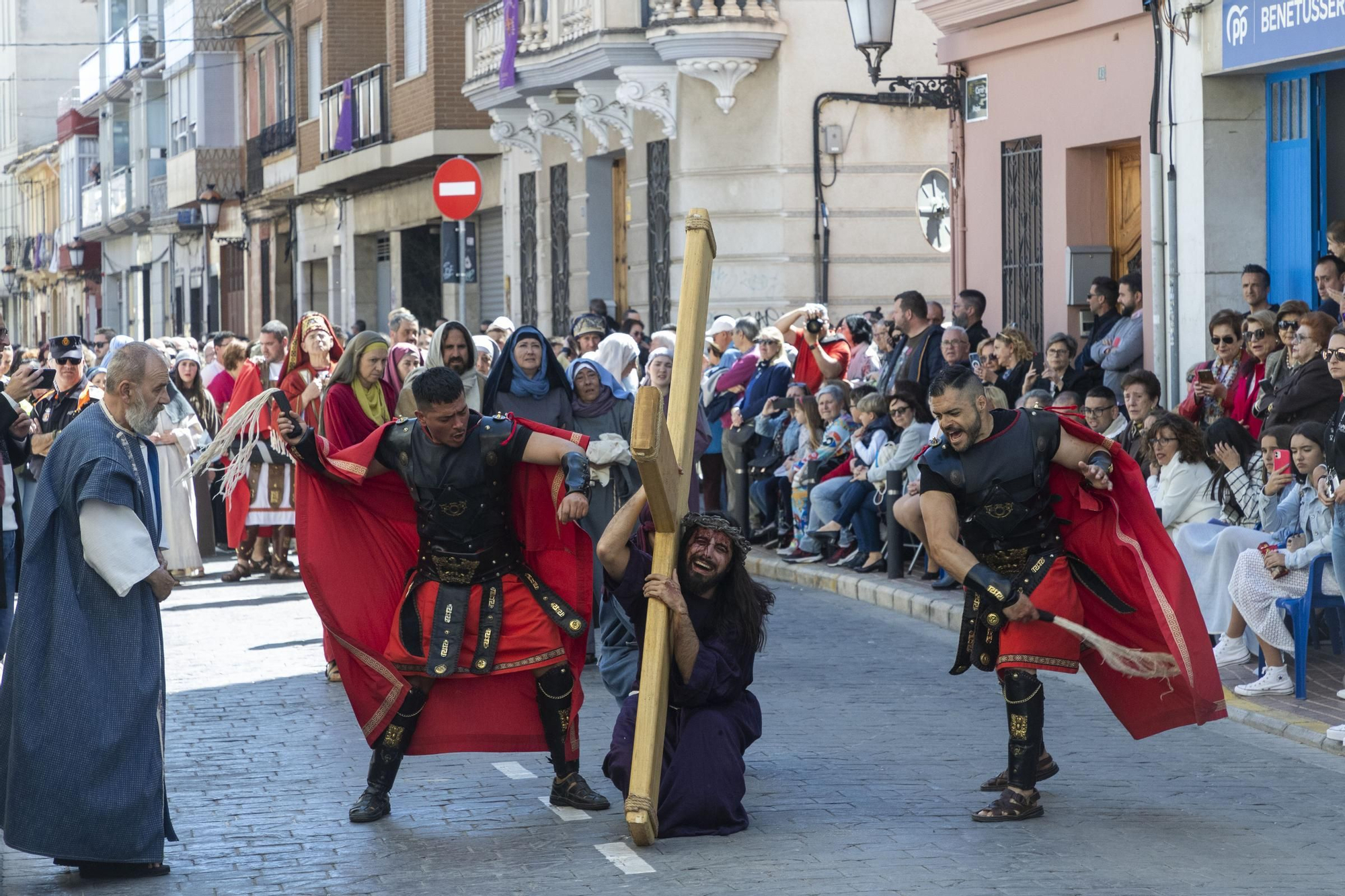 Benetússer vive la pasión de Cristo