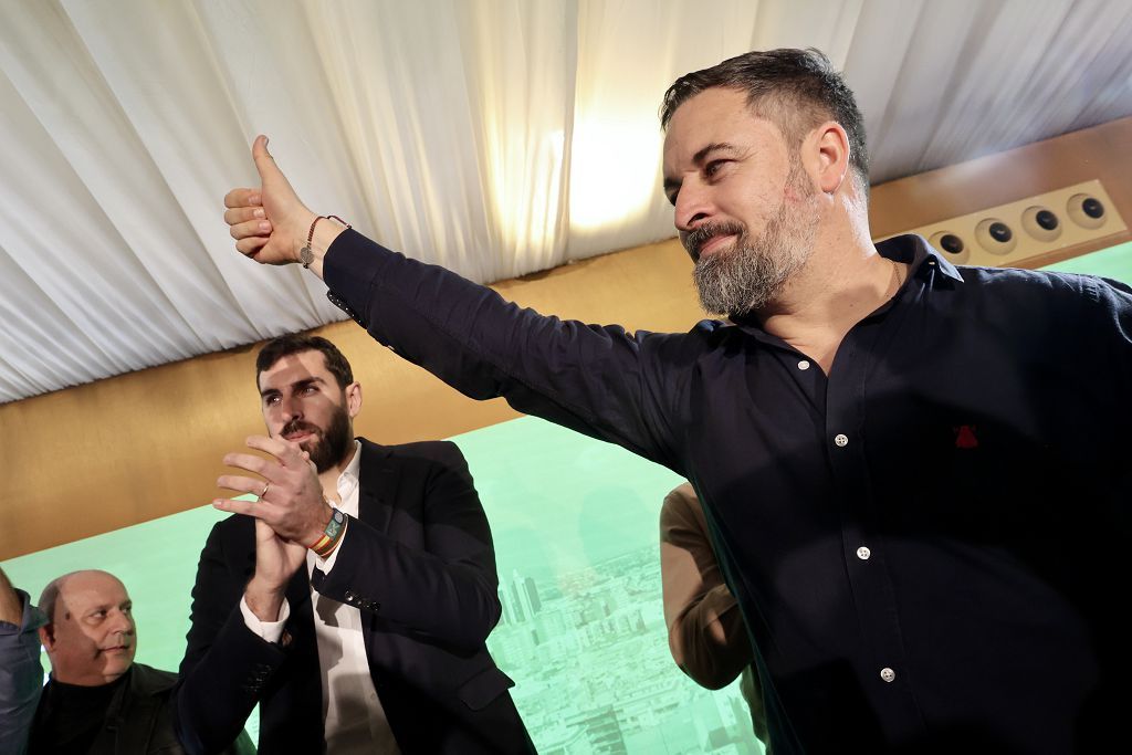 Todas las imágenes de la visita de Santiago Abascal en Murcia este domingo