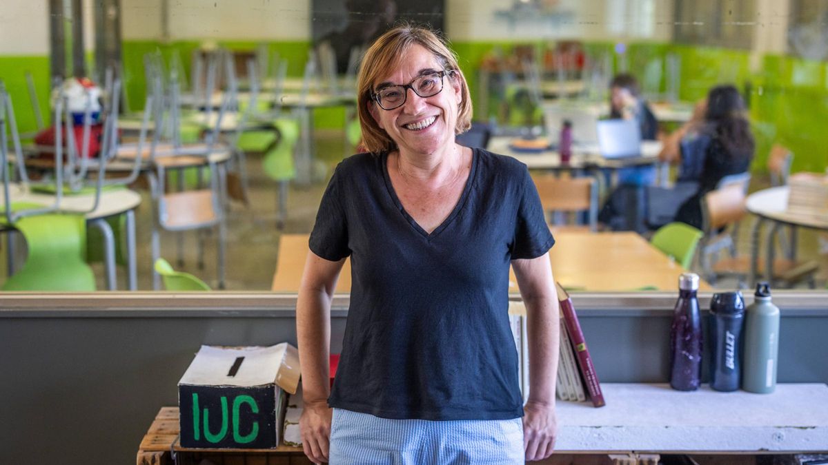 Maribel Tarrès, directora de instituto: "Me gustaría que Educació retirara la prohibición total de los móviles"