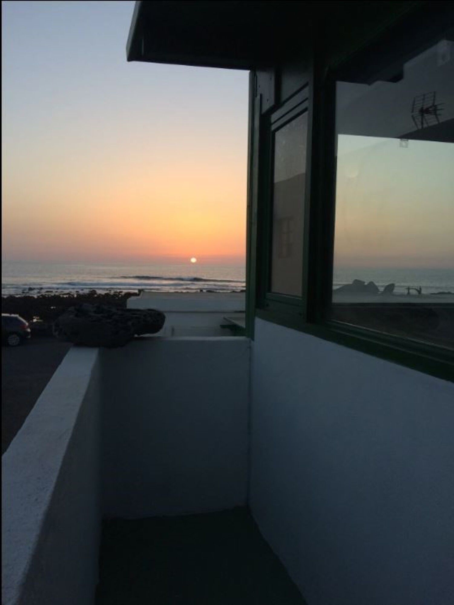 Puesta de sol desde el apartamento La Chalanita, en El Golfo.jpg