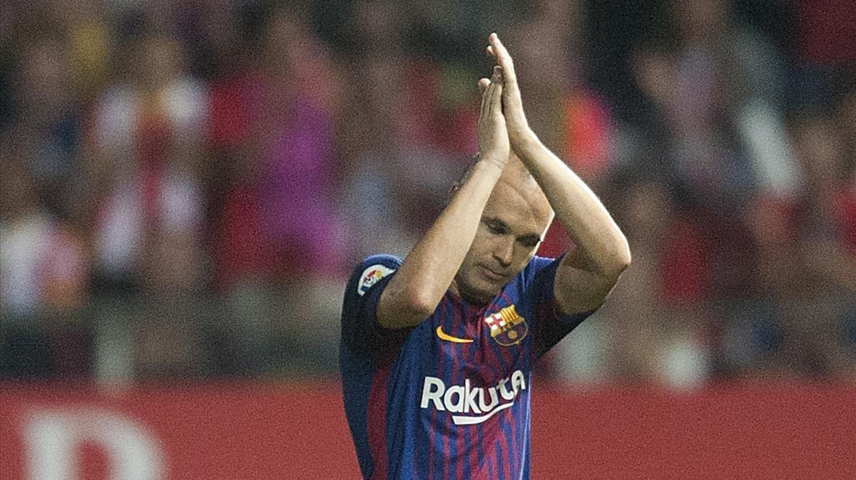 marcosl40253363 girona 23 09 2017 deportes iniesta aplaude a montilivi 170924202308 marcosl40253363 girona 23 09 2017 deportes iniesta aplaude a montilivi 170924202308