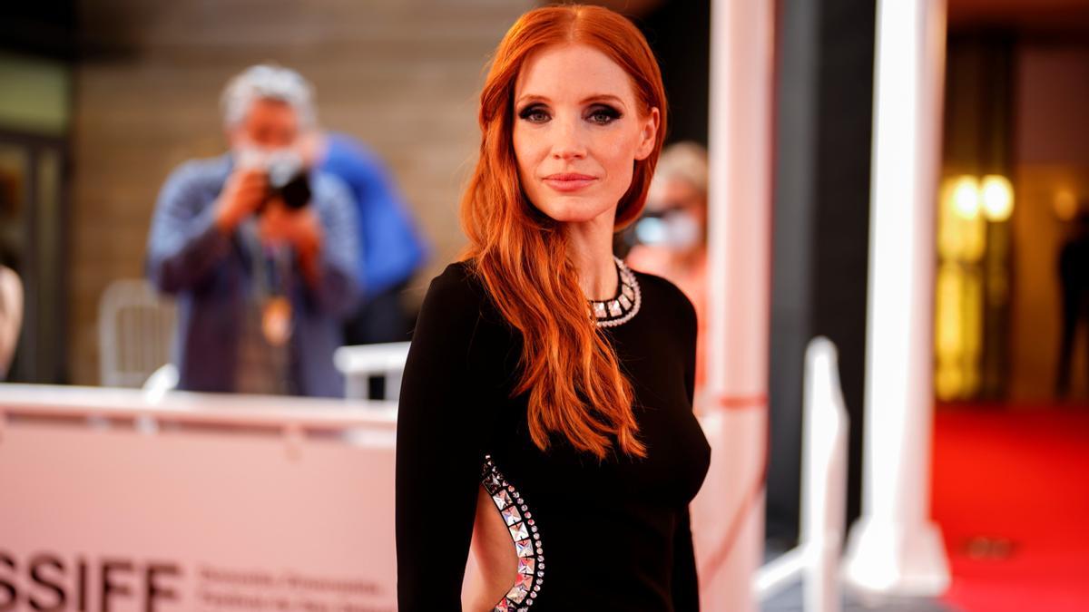 ‘Los ojos de Tammy Faye’: Jessica Chastain es perd en els confins del seu maquillatge