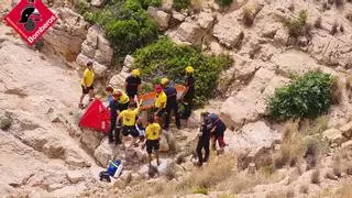 Rescatado un bañista tras desvanecerse en la Cala de la Almadrava