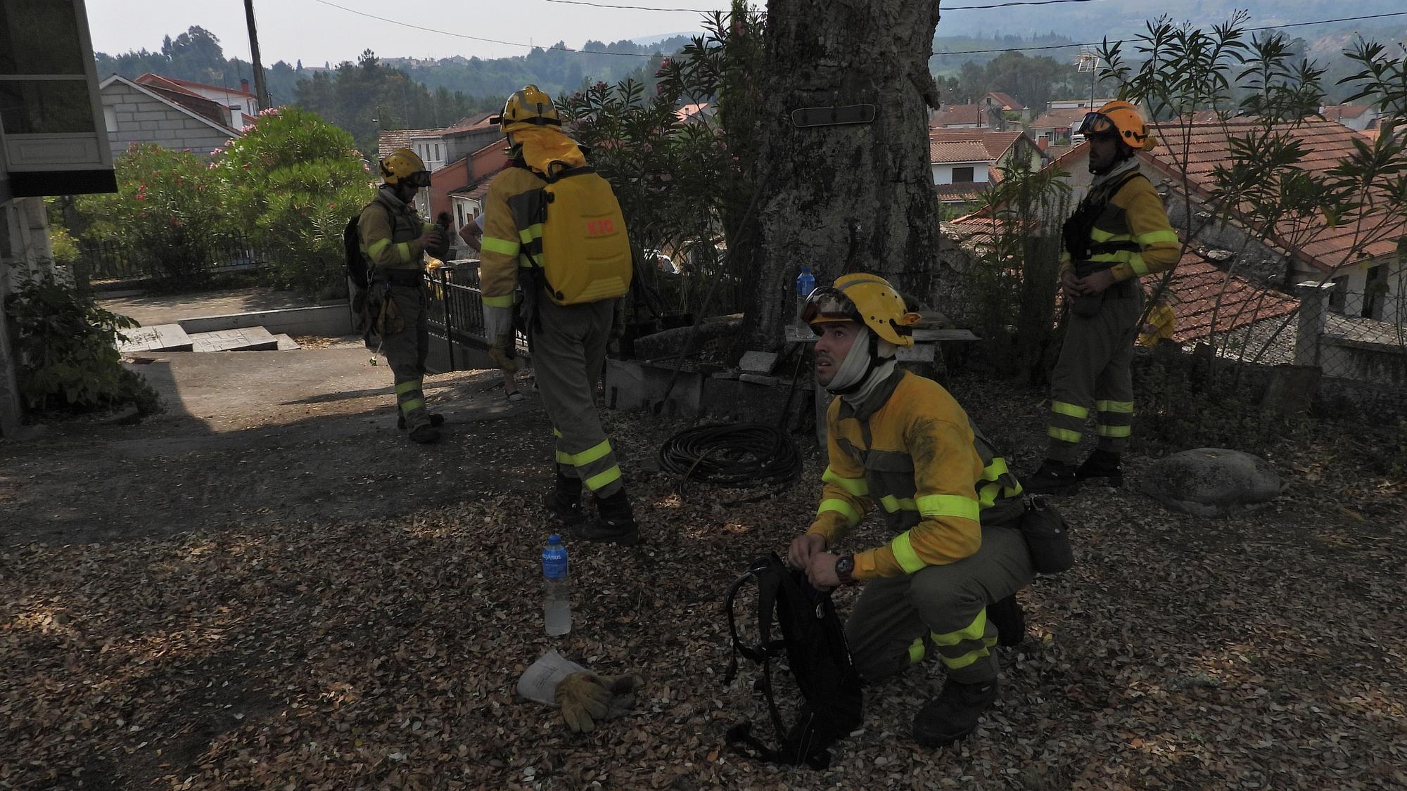 Activos tres incendios en la zona cero de la ola de calor en Galicia