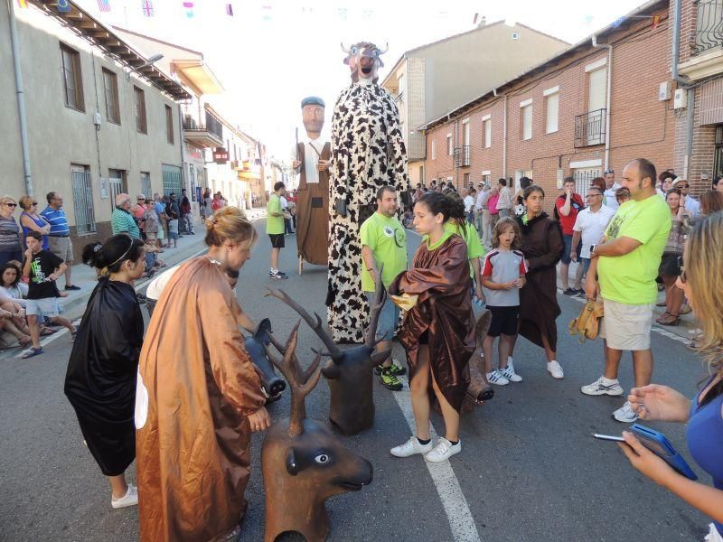 Gigantes y cabezudos en Camarzana de Tera