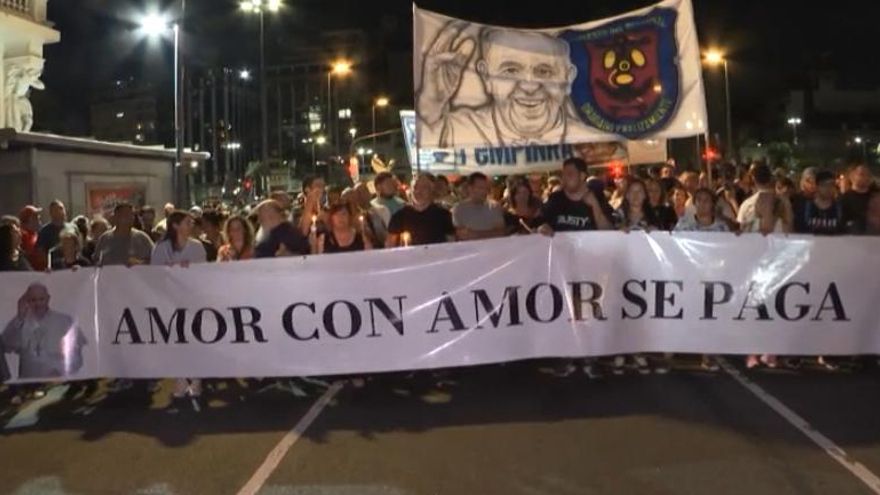 Miles de fieles rezan en Buenos Aires por la recuperación del papa Francisco