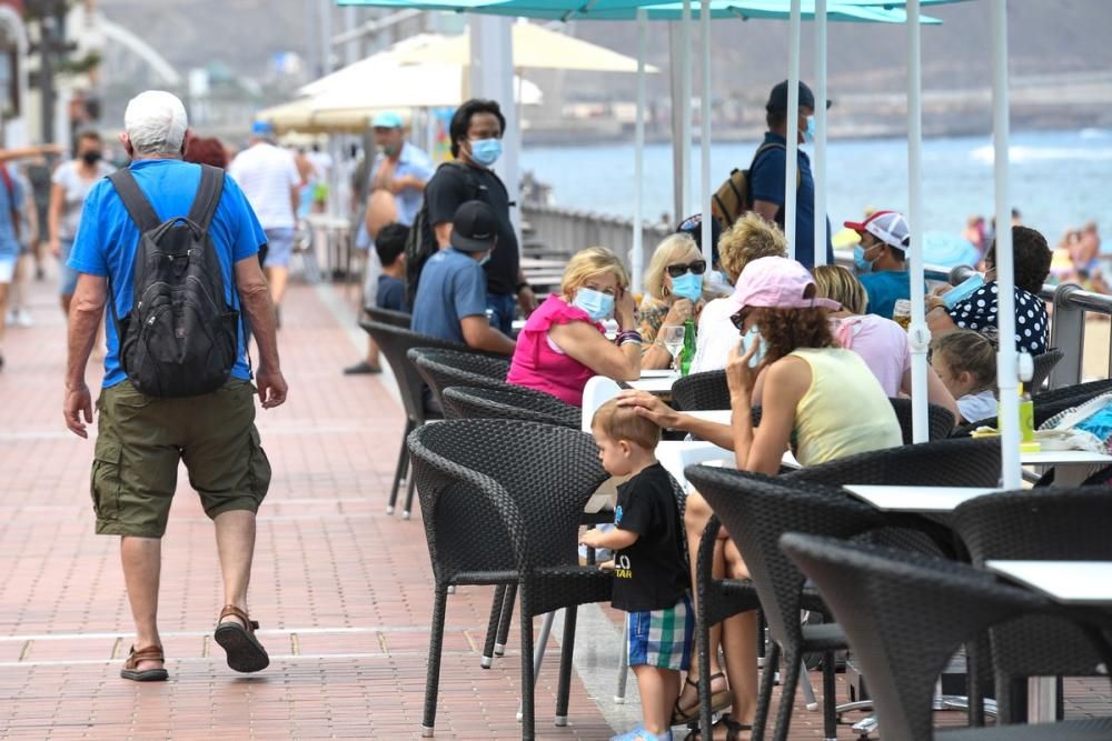 Las mascarillas invaden Las Canteras