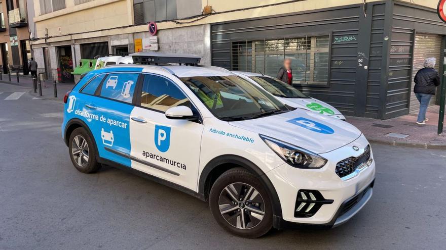 Un vehículo de la ORA ‘cazará’ a los coches que estén aparcados sin tique en Murcia