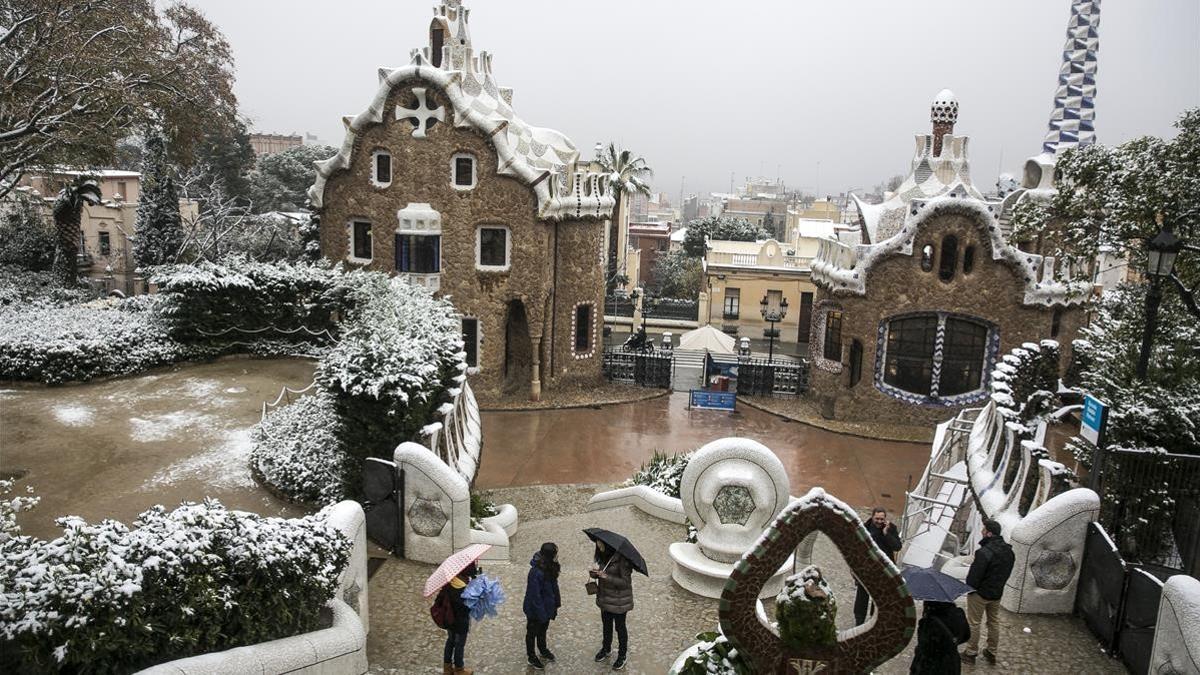 Nieve en el Park Güell, en Barcelona, el 28 de febrero.