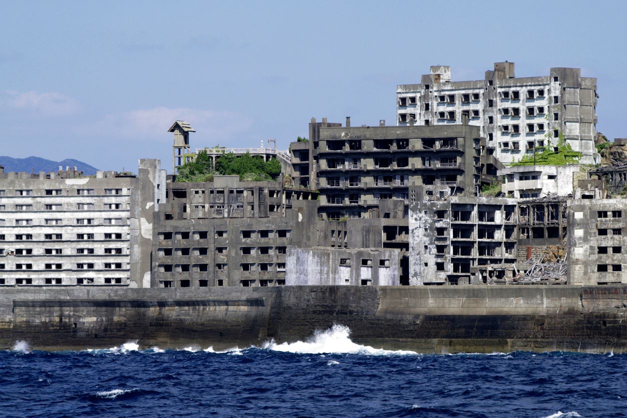 Hashima se ha convertido en un centro de peregrinación para los amantes del turismo dark.