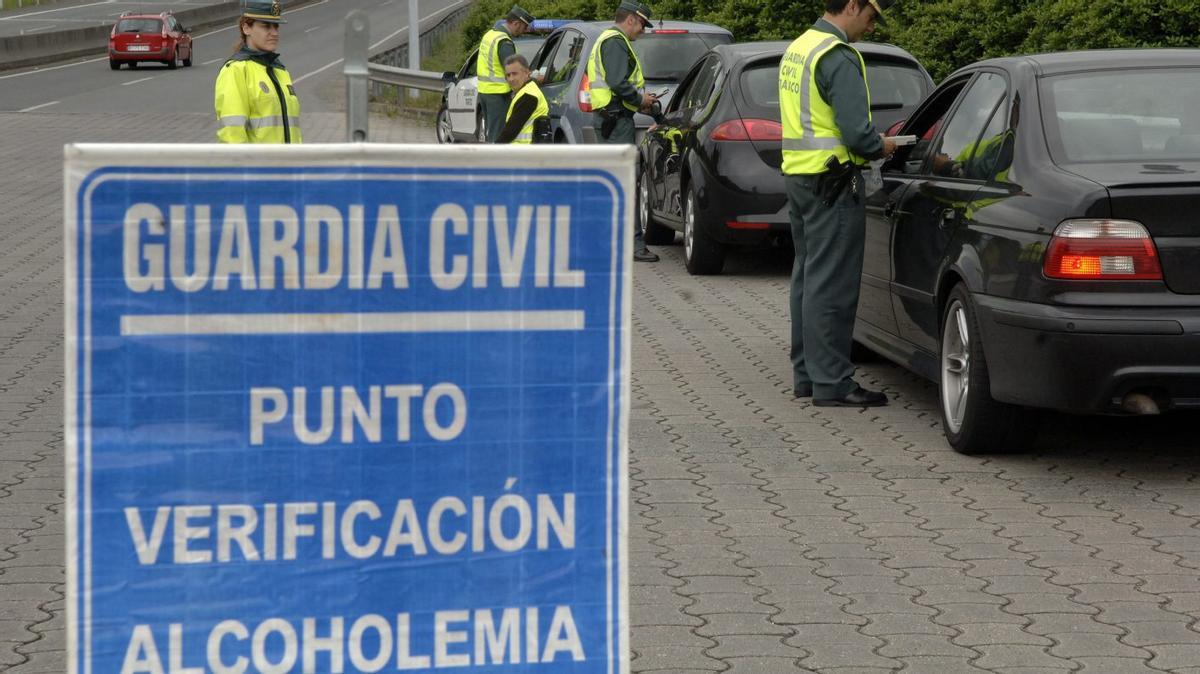 Un control de alcoholemia de la Guardia Civil de Tráfico.
