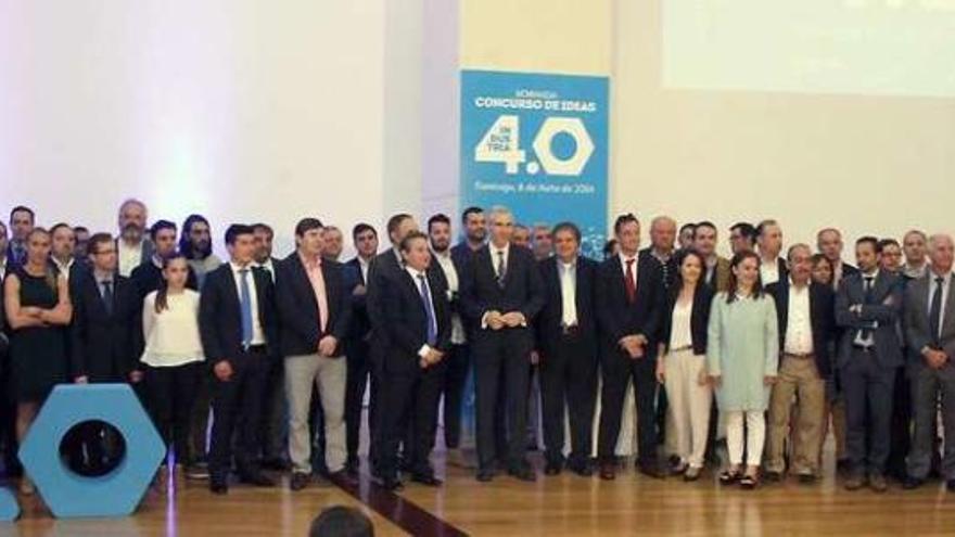 Representantes de las 38 pymes vencedoras en el Concurso de Ideas Industria 4.0 de la Xunta, ayer, en Santiago.