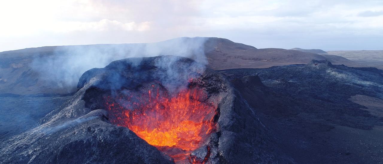 Una imagen de archivo del volcán islandés de Fagradalsfjall.