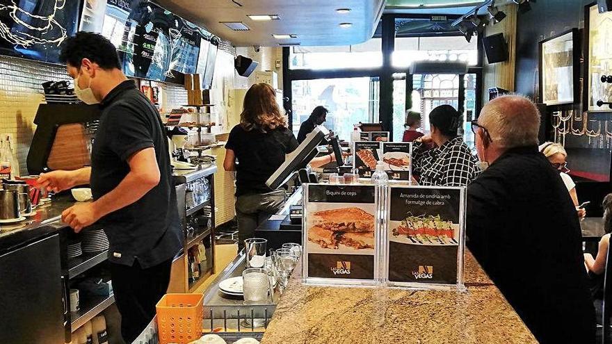 Ambient a l&#039;interior de la cafeteria-restaurant Las Vegas, on la barra també va tenir requesta de seguida