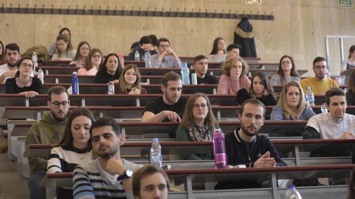 Aspirantes durante el examen MIR en la Región de Murcia.