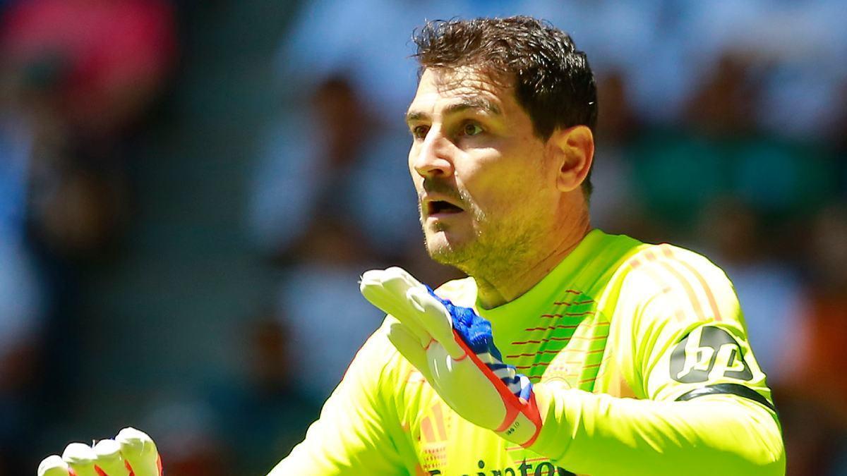 TOLUCA, MEXICO - APRIL 13: Iker Casillas goalkeeper of Real Madrid gestures during a friendly match between FC Barcelona Legends and Real Madrid  CF Legends at Nemesio Diez Stadium on April 13, 2025 in Toluca, Mexico. (Photo by Jonathan Mondragon/Jam Media/Getty Images)
