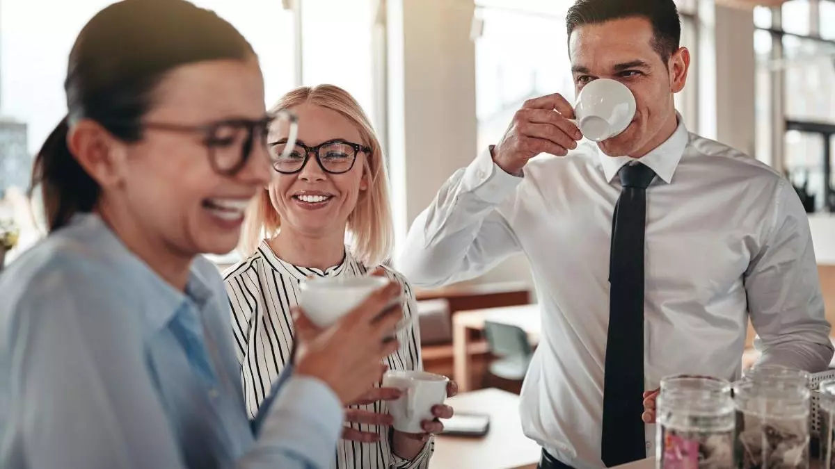 ¿Hay que recuperar la pausa del café en el trabajo? Lo que dice la ley sobre el descanso durante la jornada laboral