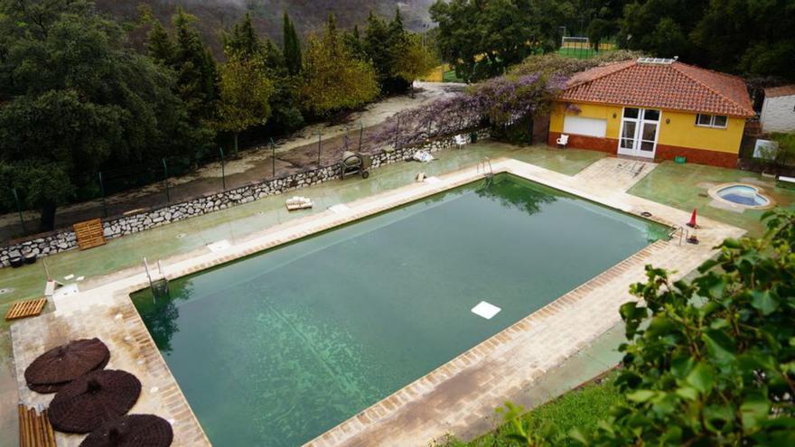 Pujerra realiza mejoras en las instalaciones de la  piscina municipal
