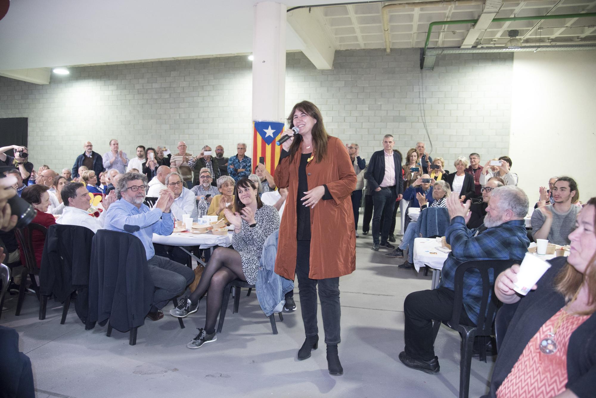 Laura Borràs es estimada en un acte amb els seus afins a Manresa