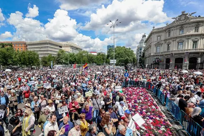 Vecinos y sindicatos vuelven a la calle por la sanidad pública en pleno debate sobre la limitación a la gestión privada