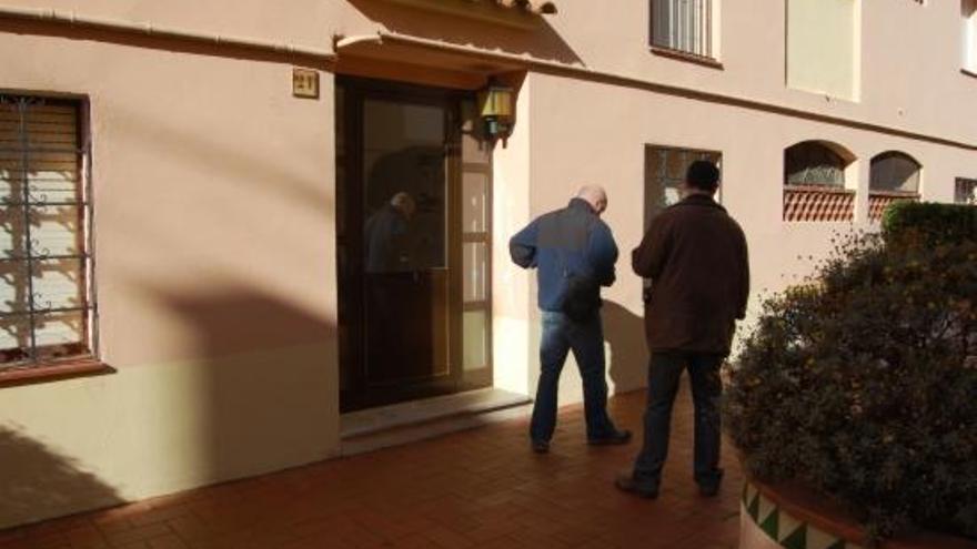 Agents de policia en el lloc dels fets.