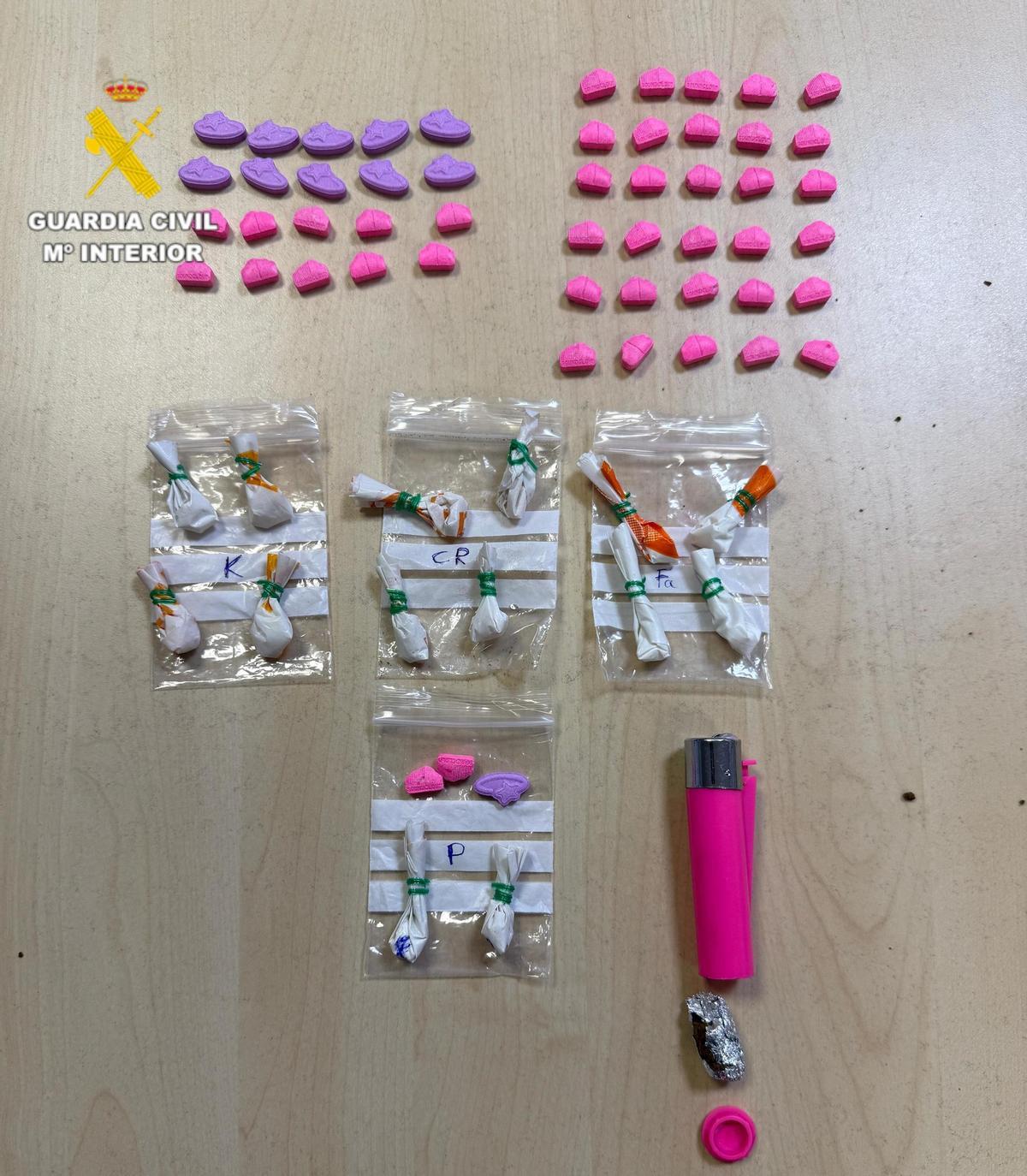 Los dos jóvenes tenían en su poder gran variedad de drogas.