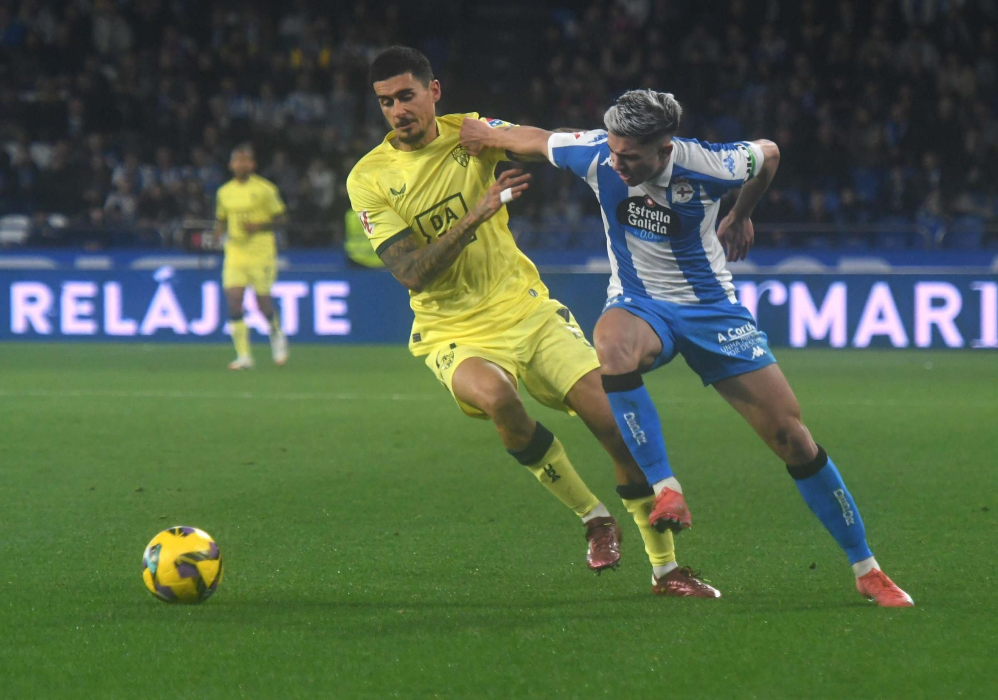 El Deportivo doblega al Almería en Riazor (3-1)