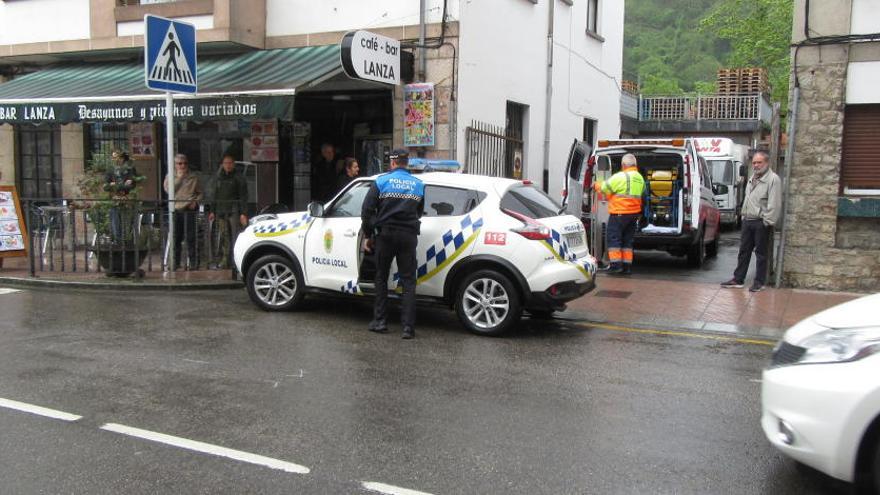 Atropellado un hombre de 74 cuando cruzaba la calle en Cangas de Onís