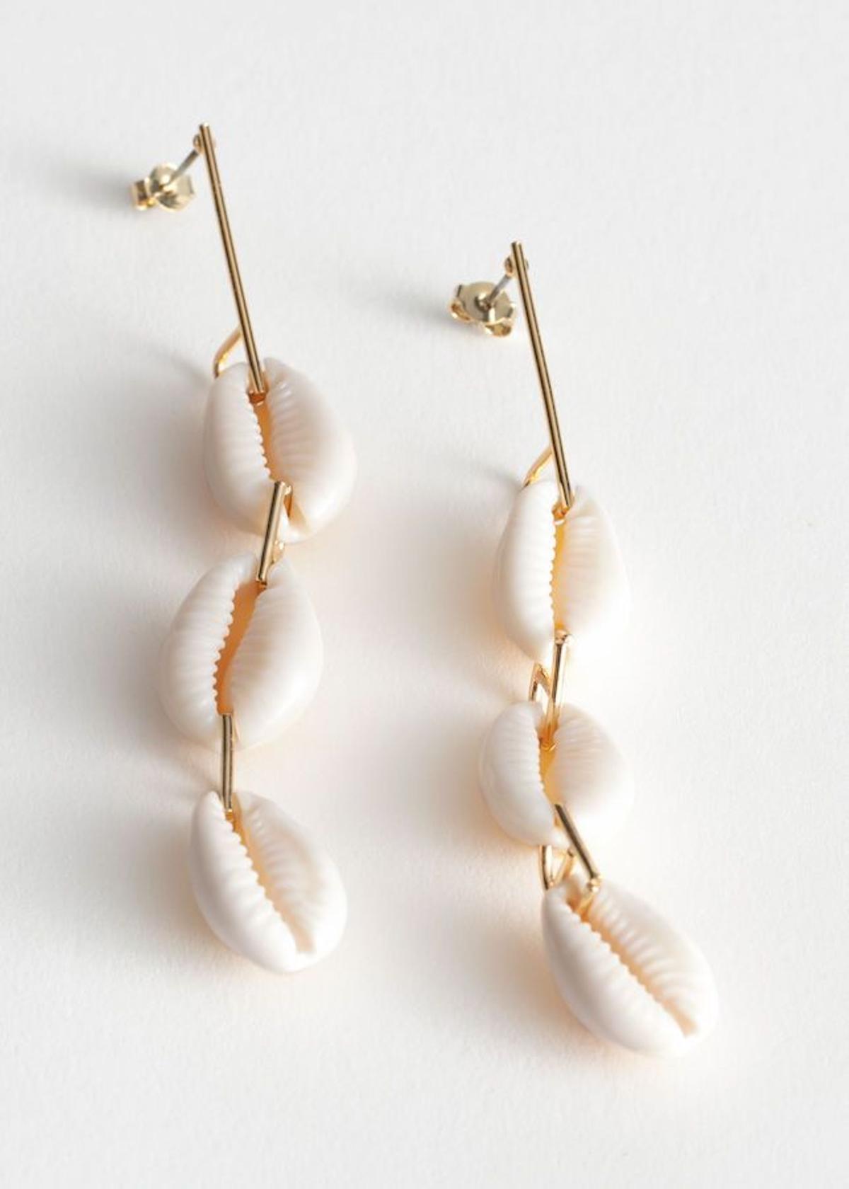 Pendientes largos con conchas, de & Other Stories