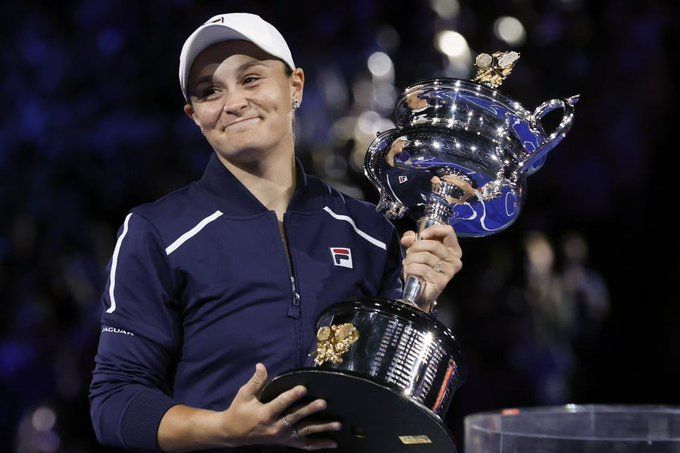 Barty, con su último trofeo en el Open de Australia.