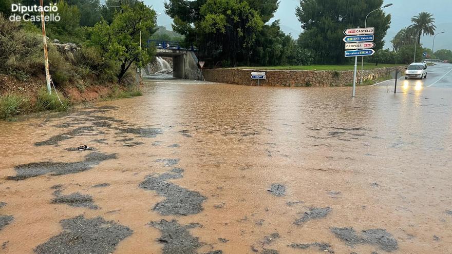 Aemet activa la alerta naranja en Castellón: lluvia, viento y olas de 4 metros