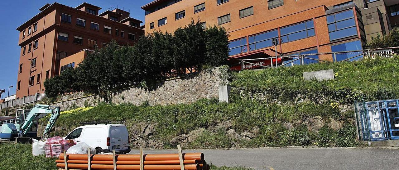 Zona en obras del Hospital de Jove para ampliar su área de resonancias, ayer.