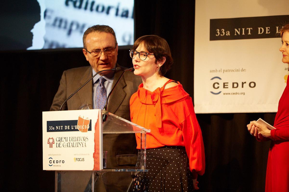 Javier e Idoia Moll, fotografiados en Barcelona en 2018 al recibir el reconocimiento del Gremi d’Editors de Catalunya por los 25 años de Alba Editorial. Javier e Idoia Moll, fotografiados en Barcelona en 2018 al recibir el reconocimiento del Gremi d’Editors de Catalunya por los 25 años de Alba Editorial.