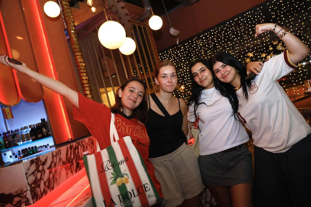 El ambiente del España-Portugal en Córdoba, en imágenes